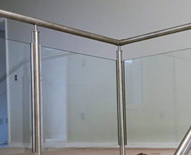 Corrimão de vidro verde